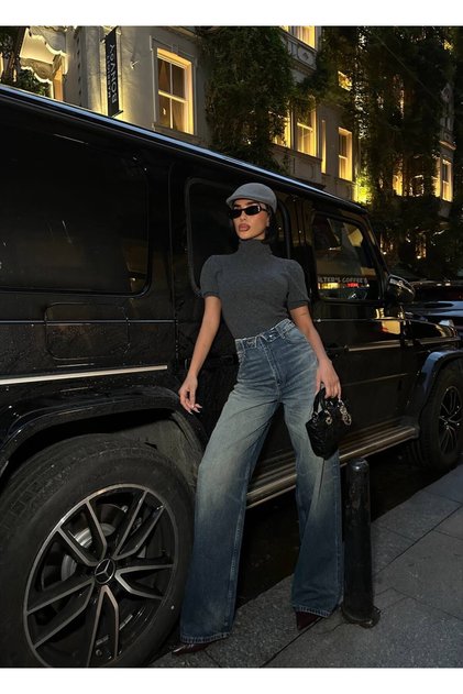 Baggy-Jeans mit Gürteldetail im neuen Saison-Design