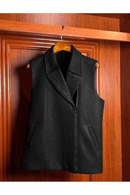 Men's winter vest in a new style / black