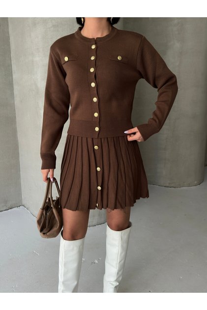 Brown knitted pleated cardigan and skirt set with gold buttons is suitable for XS-S-M sizes.