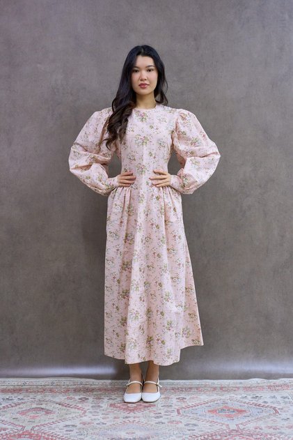 Pudra Vintage Çiçekli Pileli Uzun Kadın Elbise