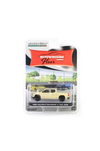Showroom Floor Series 5- 2023 Chevrolet Silverado LT Trail Boss 1/64 Model Araba
