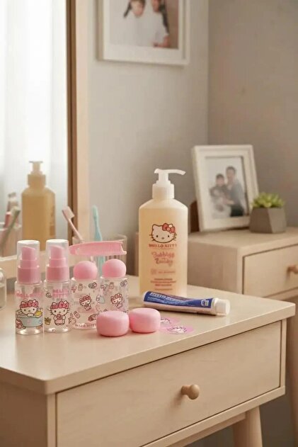 SANRIO Lisanslı Hello Kitty Seyahat Seti Boş Kozmetik Şişeleri