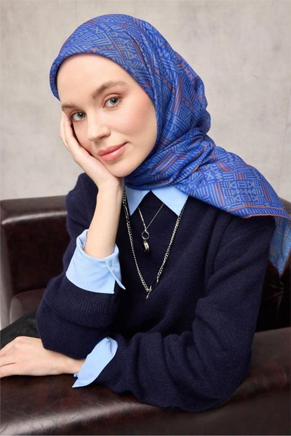 Eșarfă moale din bumbac și poliester Saks Blue cu model geometric, anti-alunecare, cu clemă de fixare 90x90