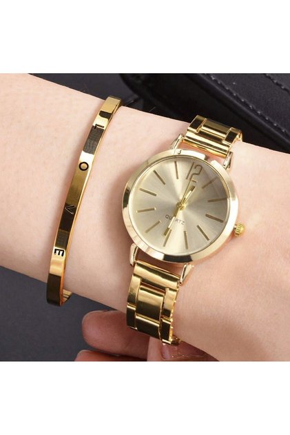 Elegant women's watch with a modern and luxurious bracelet design