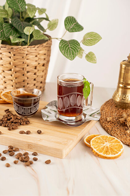 طقم شاي وقهوة مكوّن من 18 قطعة