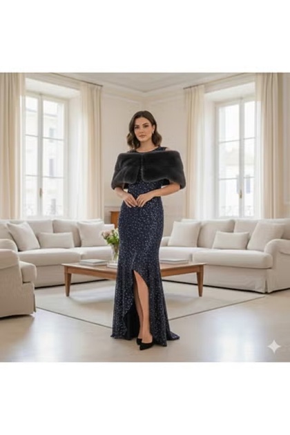 فستان سهره مخمل بتطريز مع أكمام فرو