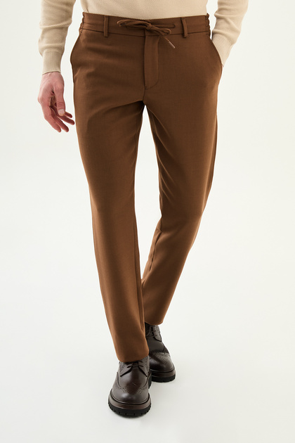 Pantaloni pentru bărbați, drepti, cu slim fit talie elastică, cu șnur, camel - 38337.25K