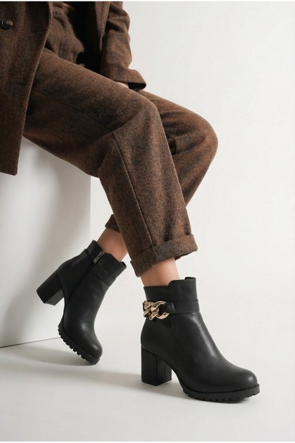 Winter's Approach Women's Side Gold-Colored Chain Belt Detailed Autumn Zippered Flag Heel Boots