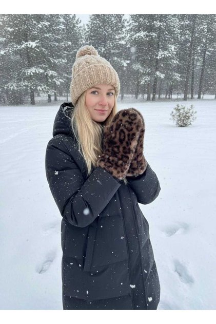 Soft Textured Leopard Plush Gloves