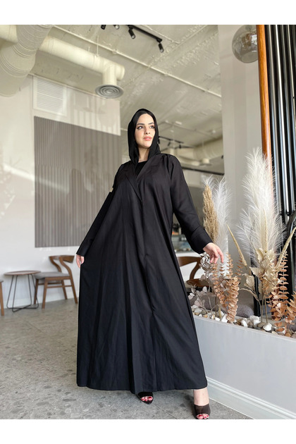 Black open abaya with a wide cut and a flowing matte fabric