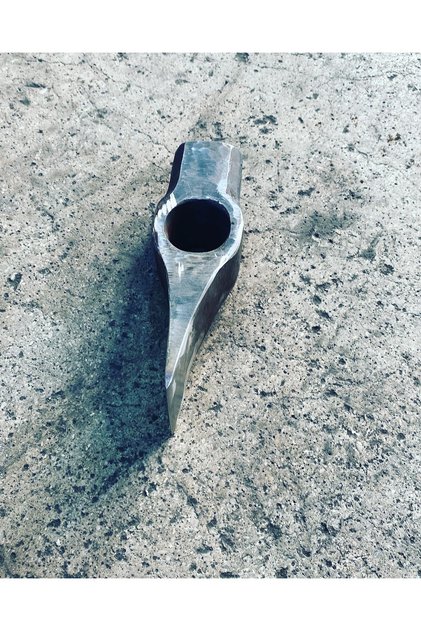 El yapımı odun yarma baltası