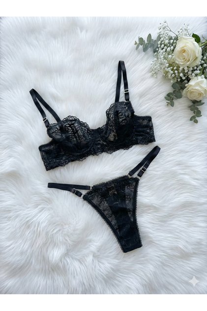 Set de lenjerie intimă cu sutien cu armătură și dantelă