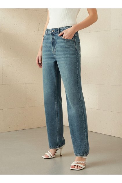 Women Straight Fit Mid-Rise Jeans
