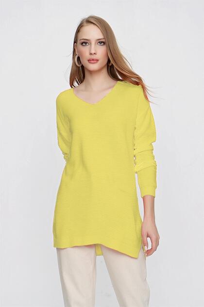 Women's Light Yellow V-Neck Loose Knit Sweater