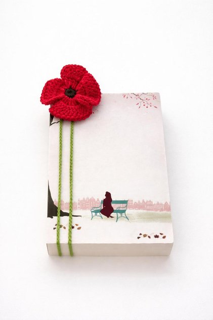 Knitted Amigurumi Poppy Flower, Bookmark, Book Accessory, Gift for Book Lovers