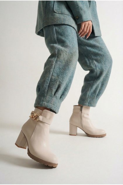 Winter's Approach Women's Side Gold-Colored Chain Belt Detailed Autumn Zippered Flag Heel Boots