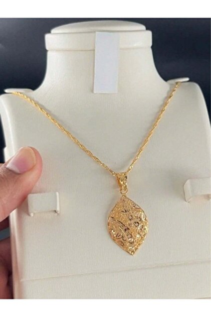 Exquisite Gold-Plated Leaf Pendant Necklace with Intricate Carving - Fashion Jewelry for Women