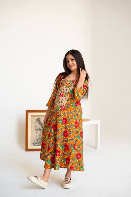 Shalaki jalabiya for mother and daughter in an elegant traditional look SM-57) J Note: The mother comes separately from the daughter.