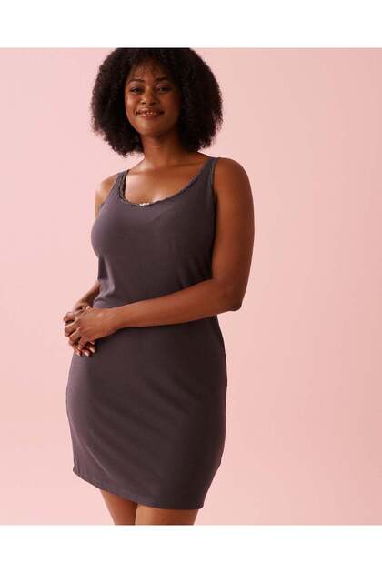 قميص نوم من المودال المضلع وحواف من الدانتيل