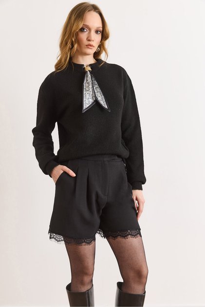Women's Black Lace Detailed Pleated Pocket Shorts Shrt-19000082