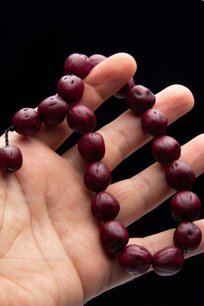 Men's Gift in a Box: Efe Boy Plum-Colored Scented Natural Andiz Seed Prayer Beads