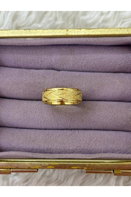 💍 Altın Renk Çapraz Dokulu Şerit Yüzük – 18 Numara ✨