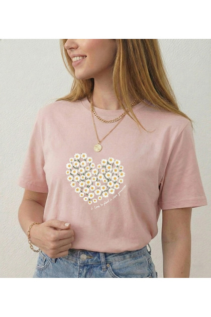 Women's Heart Daisy Printed Crew Neck T-Shirt