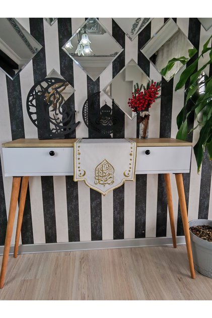 Ramadan Mubarek and Crescent Pattern Embroidered Runner