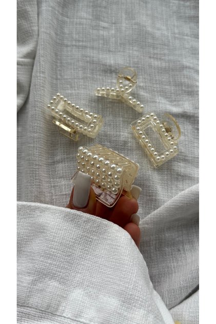 4-Piece Pearl Buckle Set
