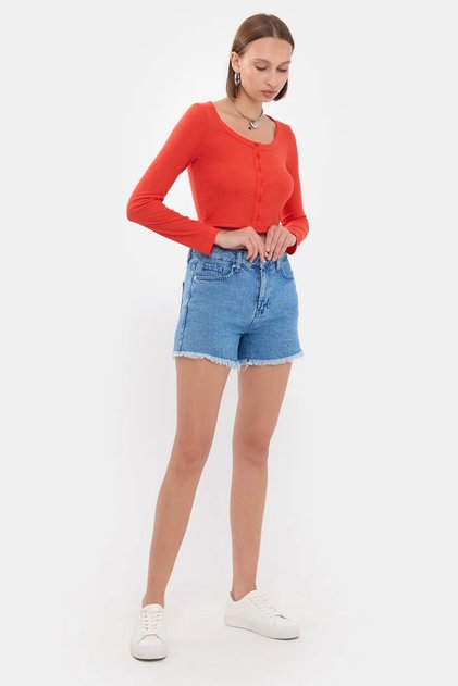 Button Detailed Crew Neck Woven Top