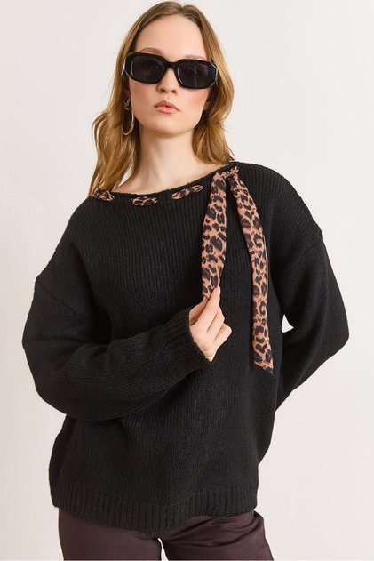 Women's Black Leopard Scarf Detailed Soft Textured Knitwear Sweater Kzk-19001134