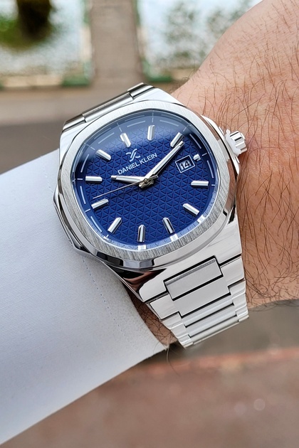 41 mm Men's Wristwatch with Navy Blue Dial Silver Color Band Gift Packaged