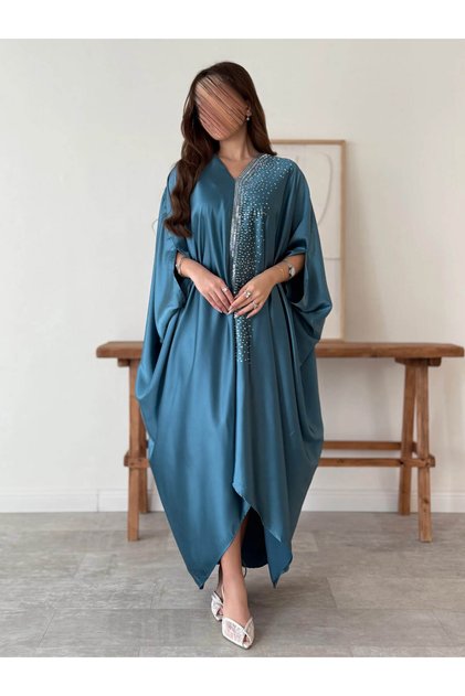 Silk jalabiya with a V-neckline, adorned with sparkling crystal embellishments.
