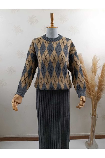 Women's Diamond Patterned Oversized Soft Textured Crew Neck Knitwear Sweater