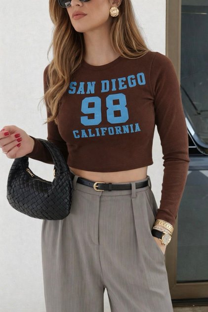 Brown – Front Printed Ribbed Long Sleeve Crop Top