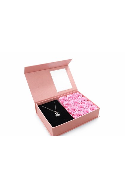 Valentine's Day Cutie cu 12 trandafiri artificiali și colier, roz, 18 x 13 x 5 cm