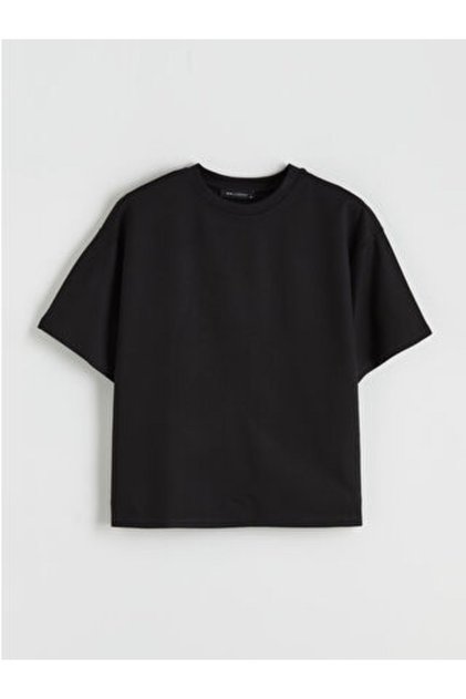 Artı-Store Oversized Cut-Out Women's T-Shirt, with a Crew Neck and Short Sleeves.