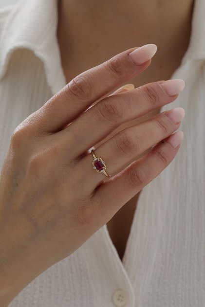 14 Ayar Altın Yakut Baget Yüzük