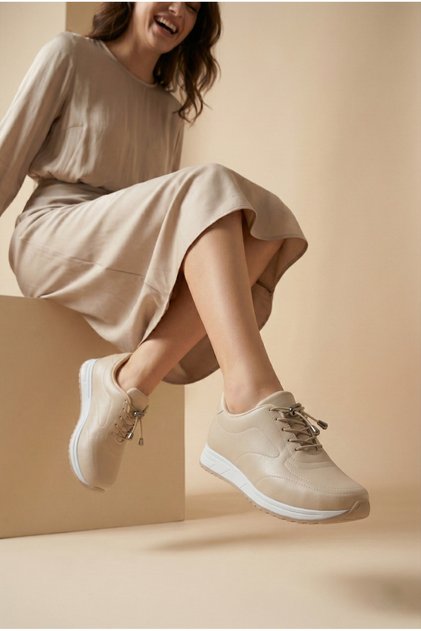 A Quality Women's Orthopedic Sole Elastic Women's Sports Shoes