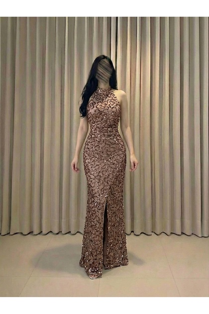 A stunningly elegant evening gown that perfectly blends luxury and simplicity in a sophisticated style. It features a flowing silhouette.