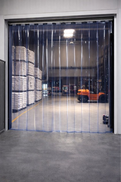 Şeffaf PVC Şerit Perde – Endüstriyel Alanlar İçin Soğuk Hava ve Toz Bariyeri 1m Boy x 2.5m En