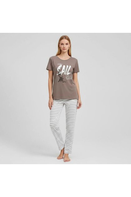 Levana's trendy pajamas – beige stripes