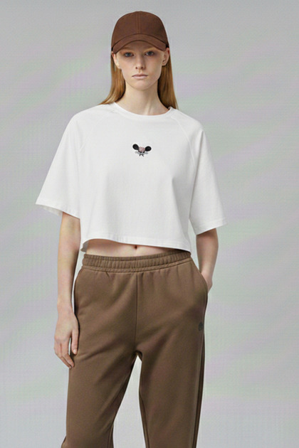 Tricou crop alb, cu gât rotund, 100% bumbac organic, brodat, pentru femei