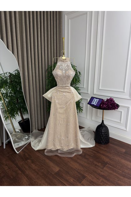 A dress with beaded embroidery, a flared skirt, and a cloche design.