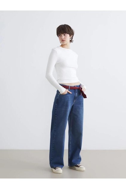 Artı-Store Wideleg Fit; Fits at the Waist and Hips, Then Widens to the Leg.