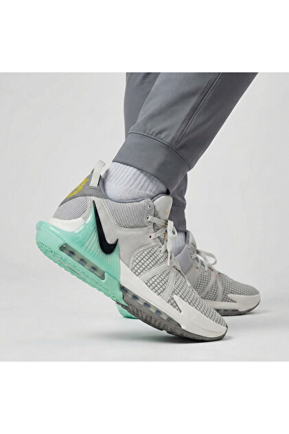 Nike Lebron Witness VII Erkek Gri Basketbol Ayakkabısı Sportie