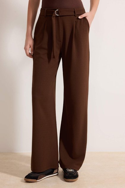Koyu Kahverengi Kemerli Wideleg/Geniş Paça Normal Bel Smart Krep Kumaş Örme Pantolon TWOSS23PL00330