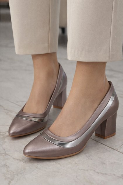 The Strong Side of Everyday Elegance