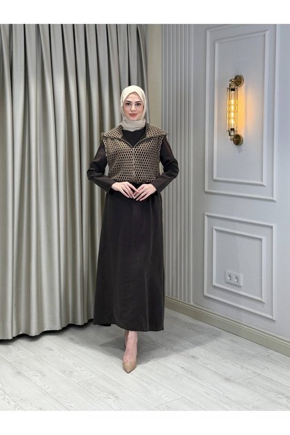 فستان نسائي بتفاصيل شبكية مكون من قطعتين