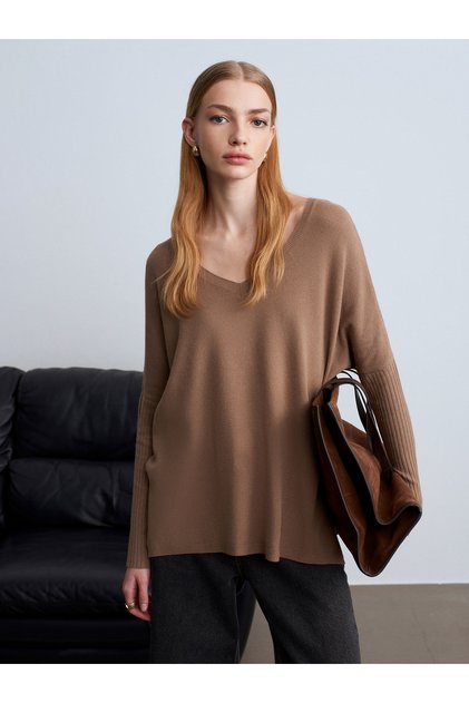 10844 V-Neck Cashmere Blend Sweater